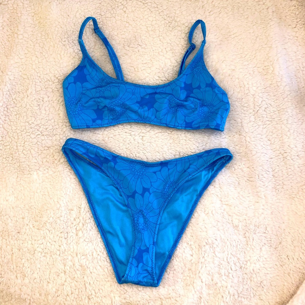 Triangle bikini top and bottom set!